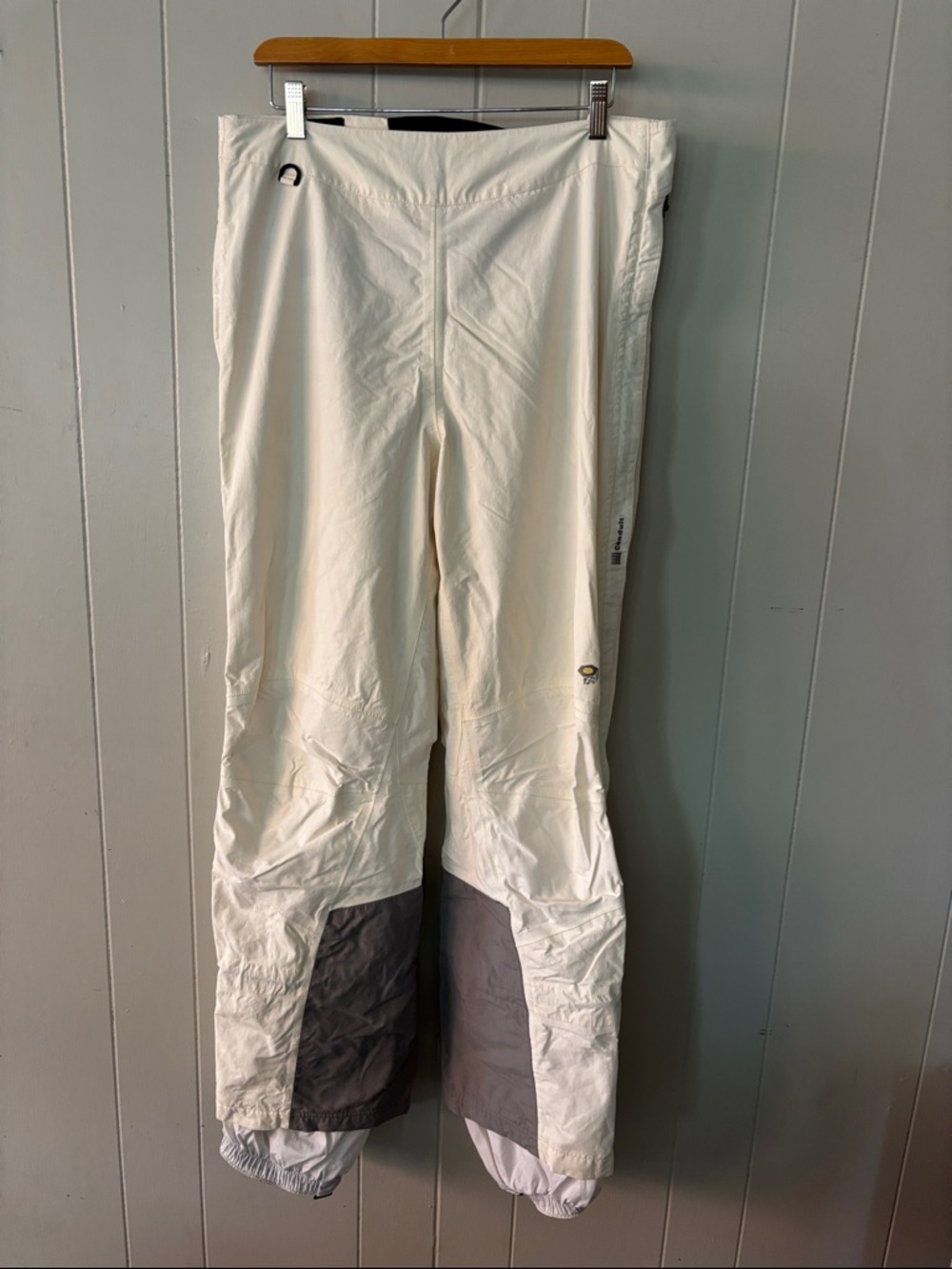 Mountain Hardwear White Jacket with Black Trim